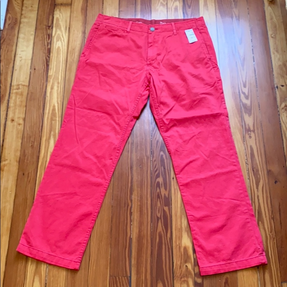 New with tag GAP lived in straight chino khakis 32